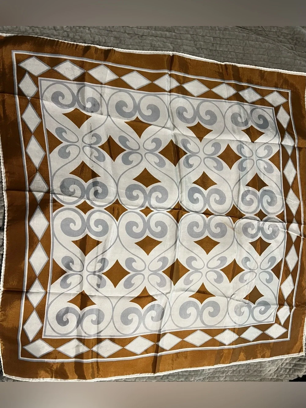 Women's Geometric Silk-Feel Scarf in White and Brown